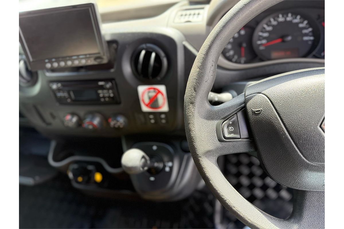 2015 Renault Master X62 MWB Mid Roof