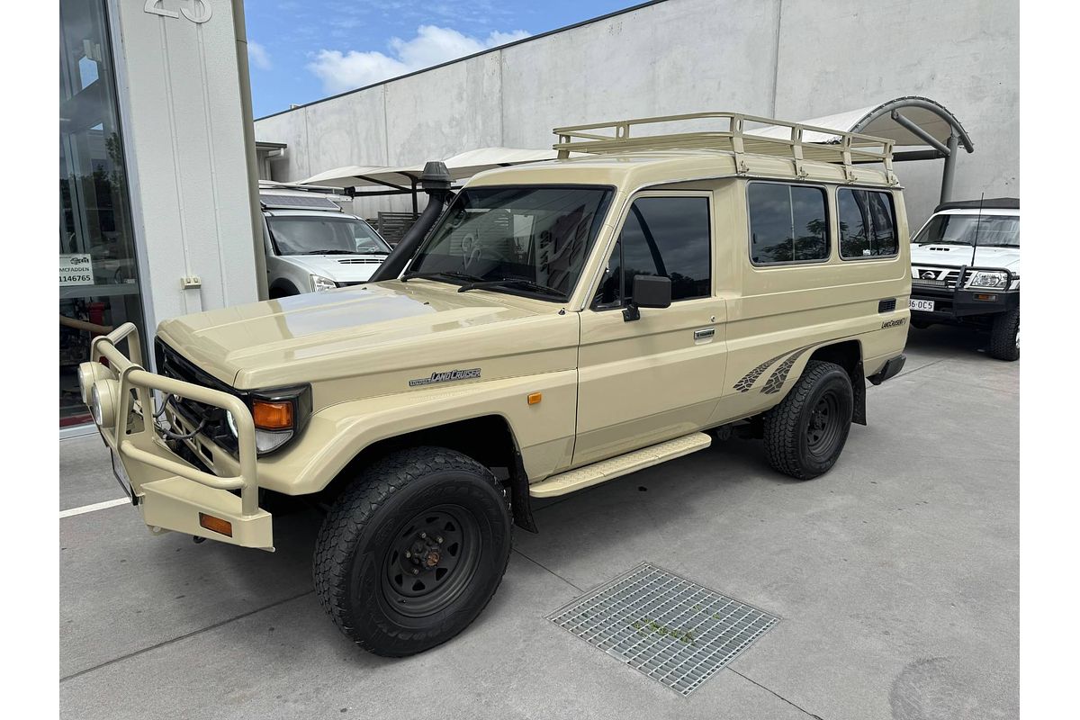 2001 Toyota Landcruiser RV HZJ105R