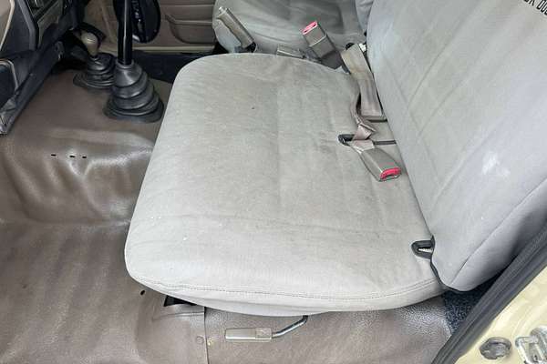 2001 Toyota Landcruiser RV HZJ105R