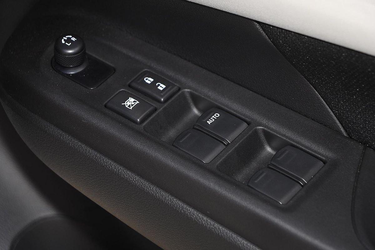 2025 Suzuki Swift Hybrid Plus UZ