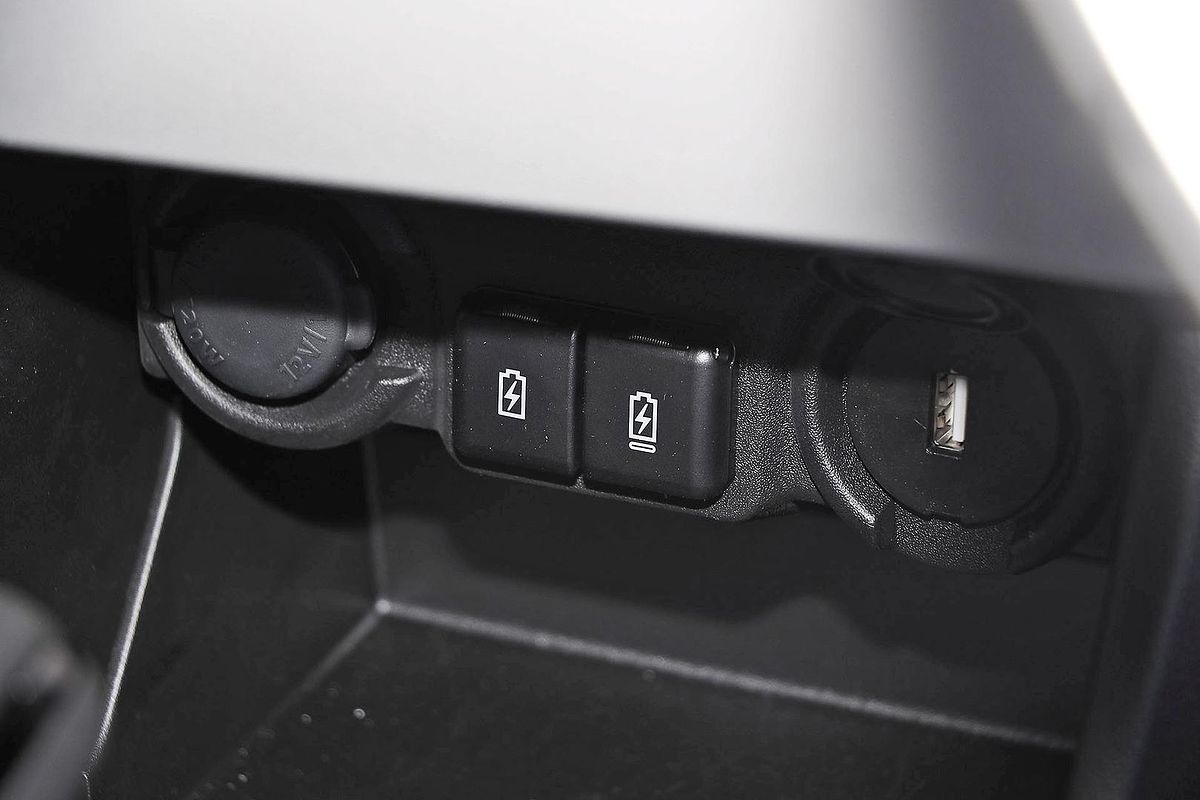 2025 Suzuki Swift Hybrid Plus UZ