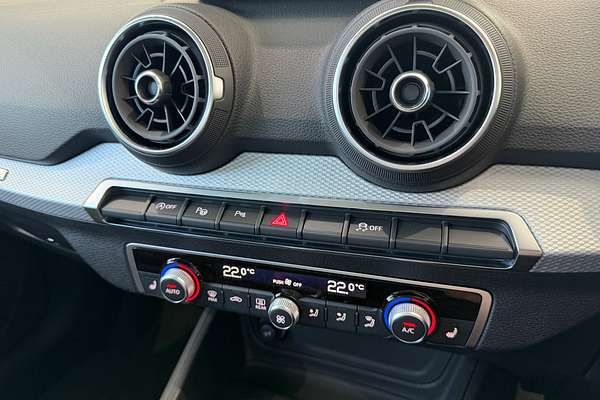 2025 Audi Q2 35 TFSI S line edition GA