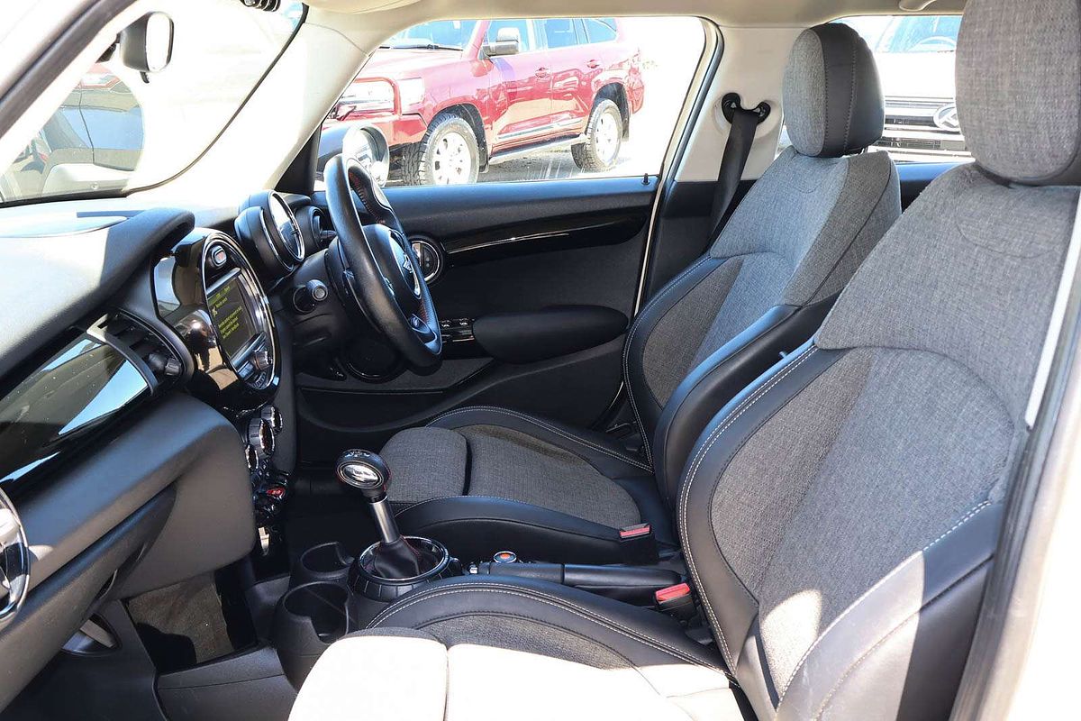 2017 MINI Hatch Cooper S F55