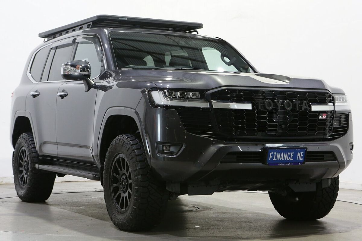 2023 Toyota Landcruiser Sahara FJA300R