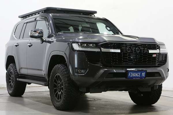2023 Toyota Landcruiser Sahara FJA300R