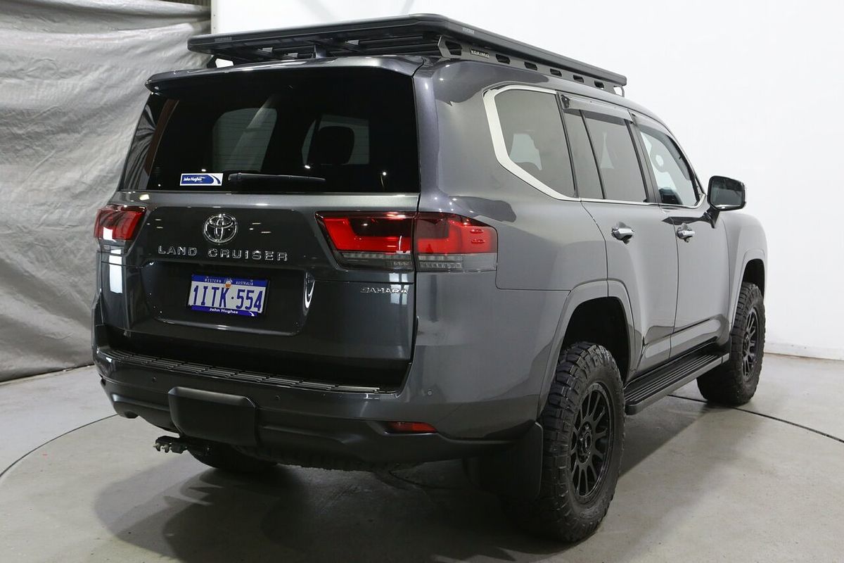 2023 Toyota Landcruiser Sahara FJA300R
