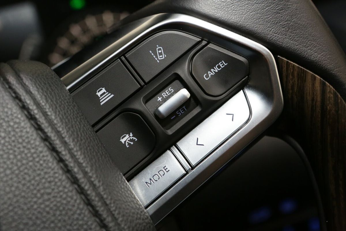 2023 Toyota Landcruiser Sahara FJA300R