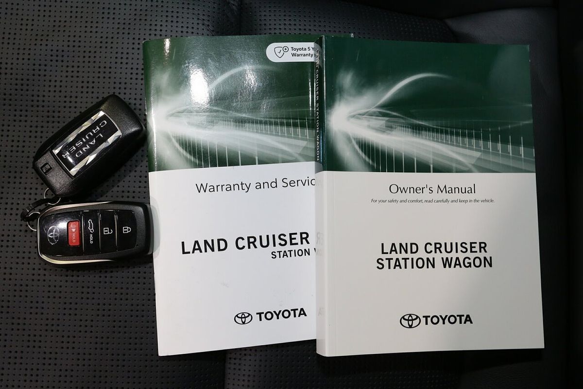 2023 Toyota Landcruiser Sahara FJA300R