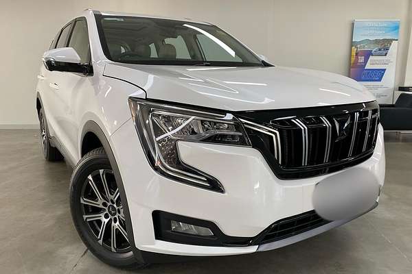 2024 Mahindra XUV700 AX7L