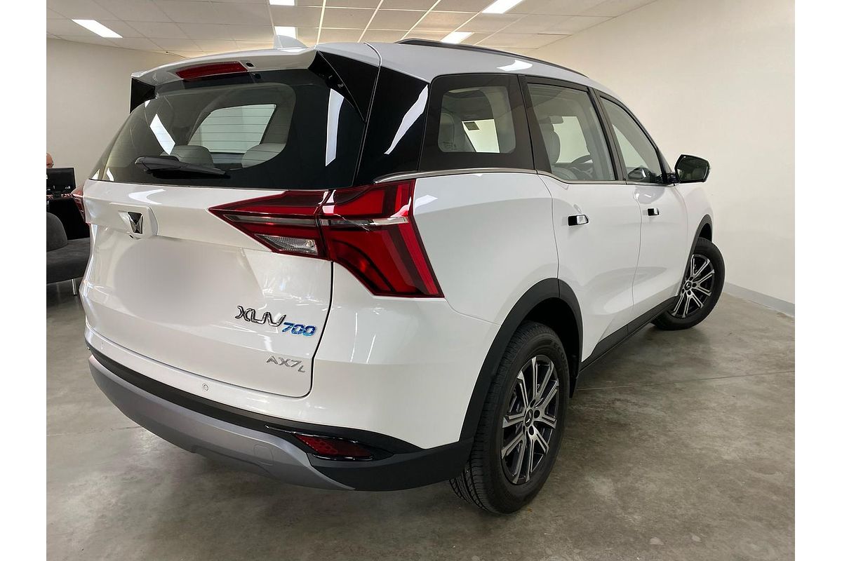 2024 Mahindra XUV700 AX7L