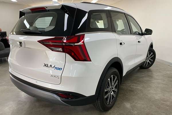2024 Mahindra XUV700 AX7L