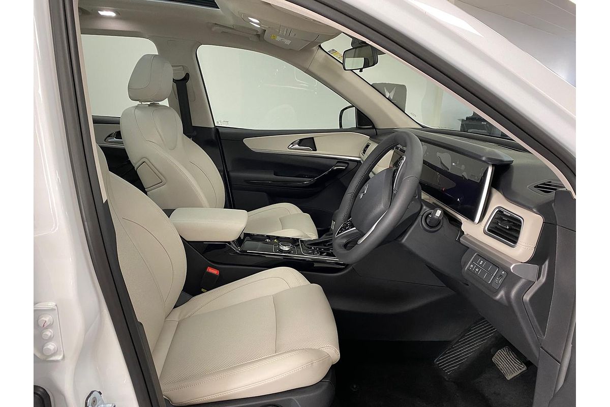 2024 Mahindra XUV700 AX7L