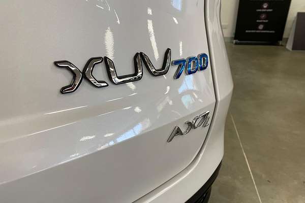 2024 Mahindra XUV700 AX7L