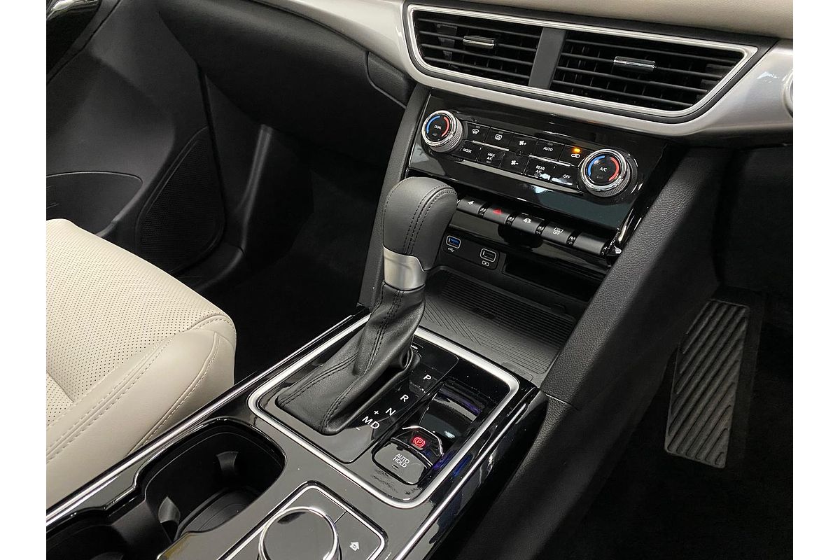 2024 Mahindra XUV700 AX7L