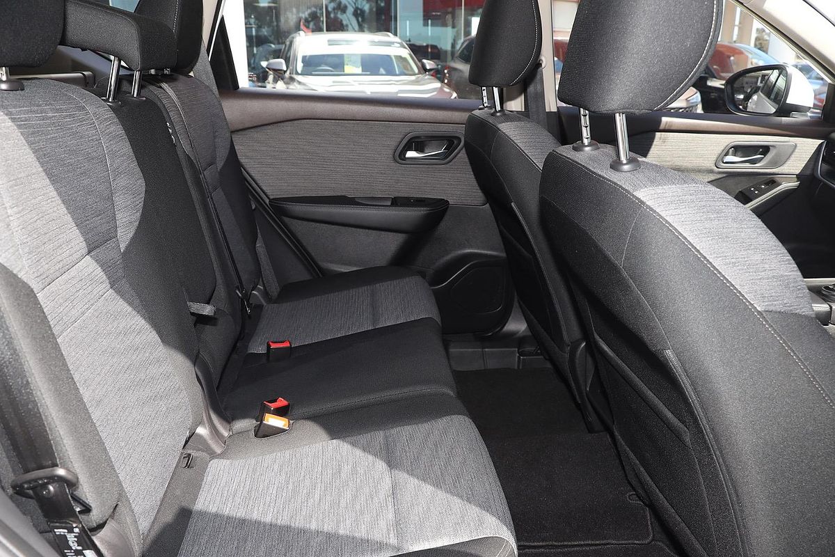 2025 Nissan X-TRAIL ST T33