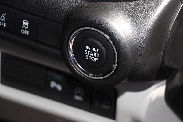 2025 Suzuki Swift Hybrid UZ