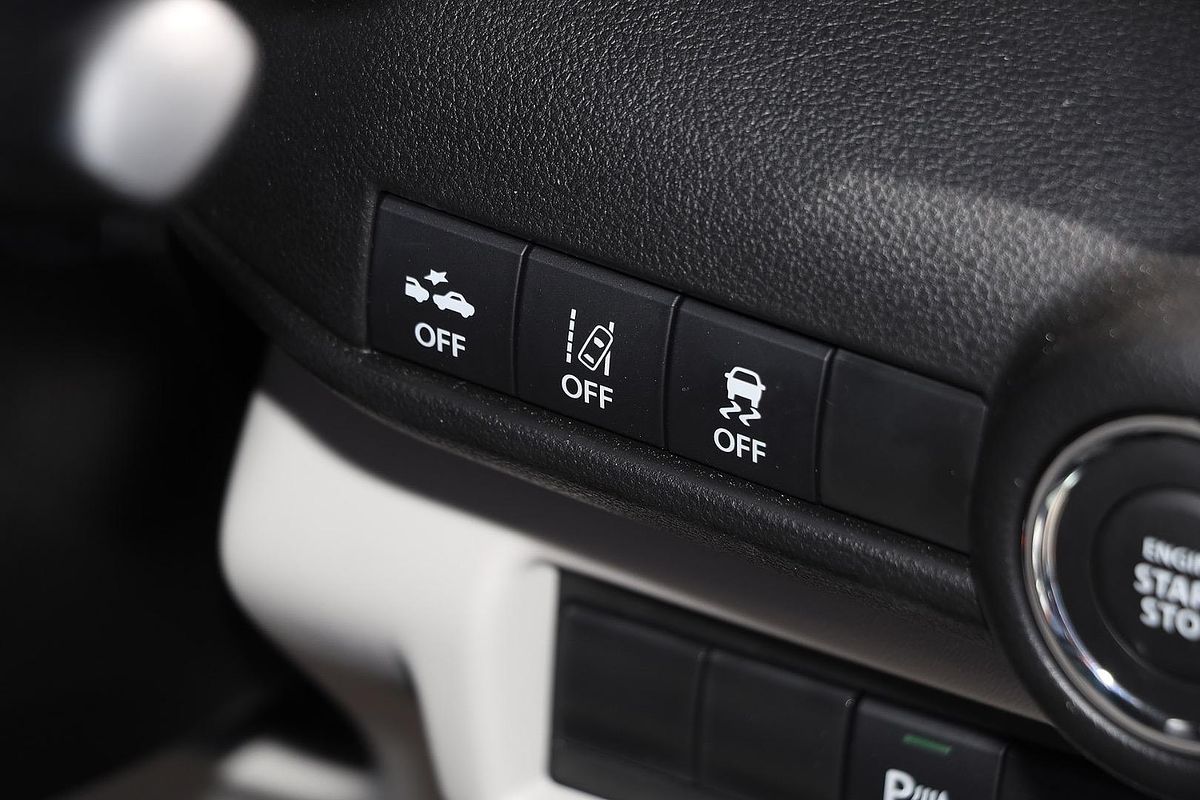 2025 Suzuki Swift Hybrid UZ