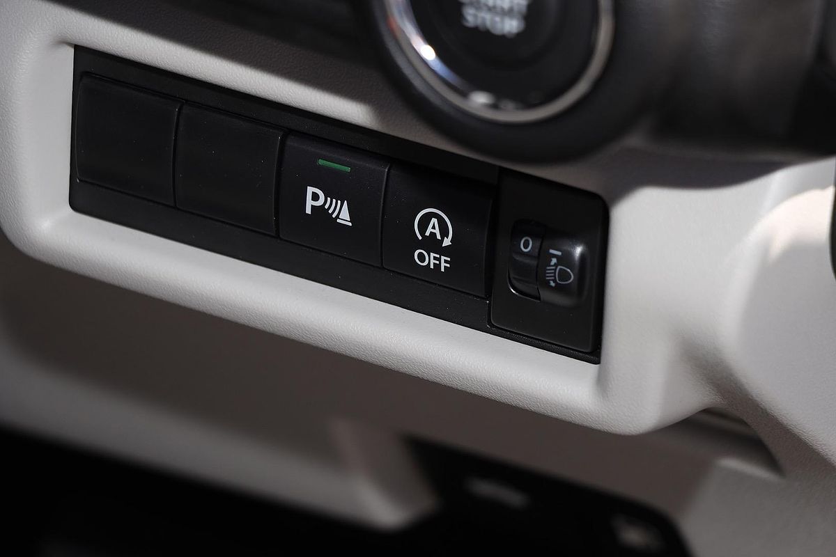 2025 Suzuki Swift Hybrid UZ