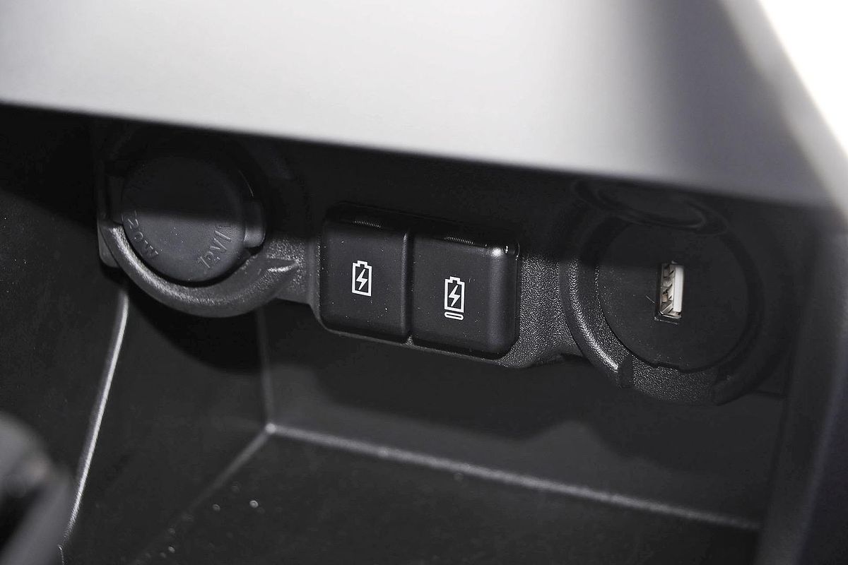 2025 Suzuki Swift Hybrid UZ