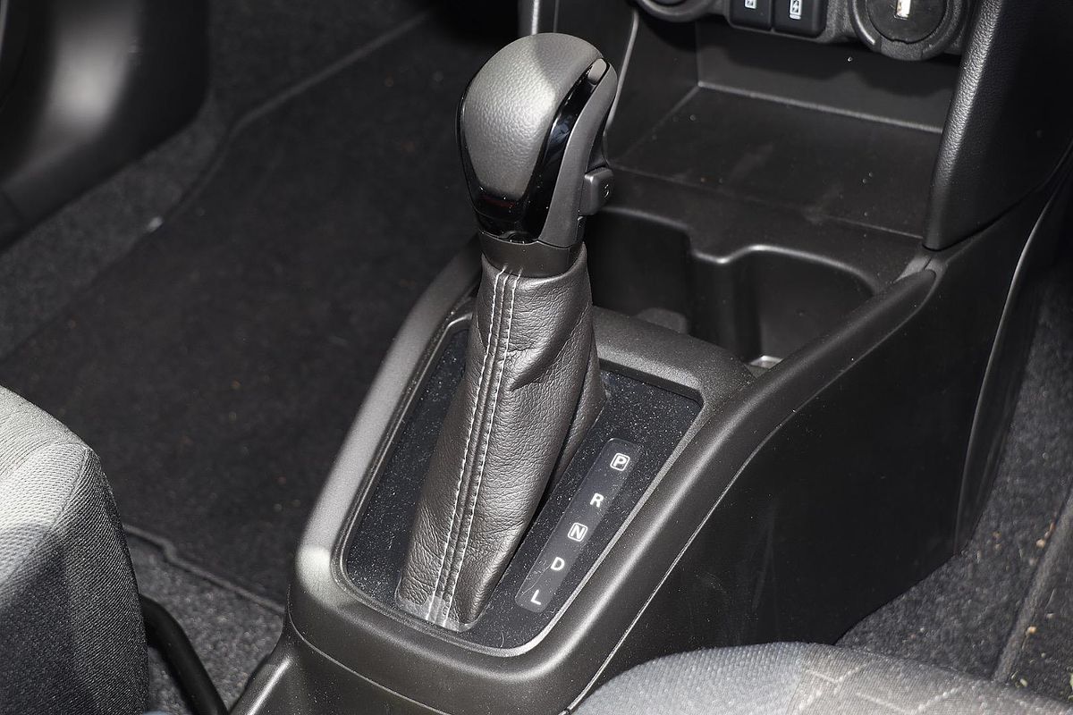 2025 Suzuki Swift Hybrid UZ