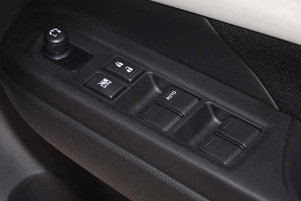 2025 Suzuki Swift Hybrid UZ