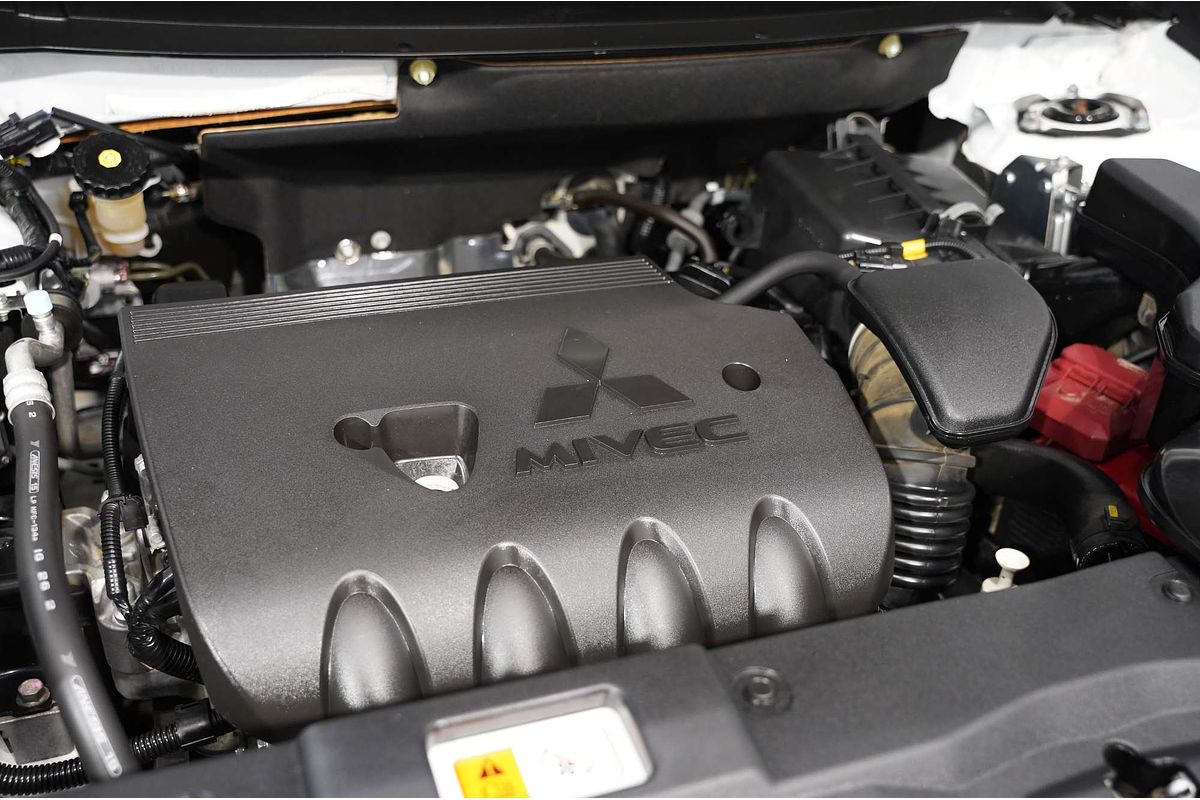 2019 Mitsubishi Outlander ES ADAS ZL