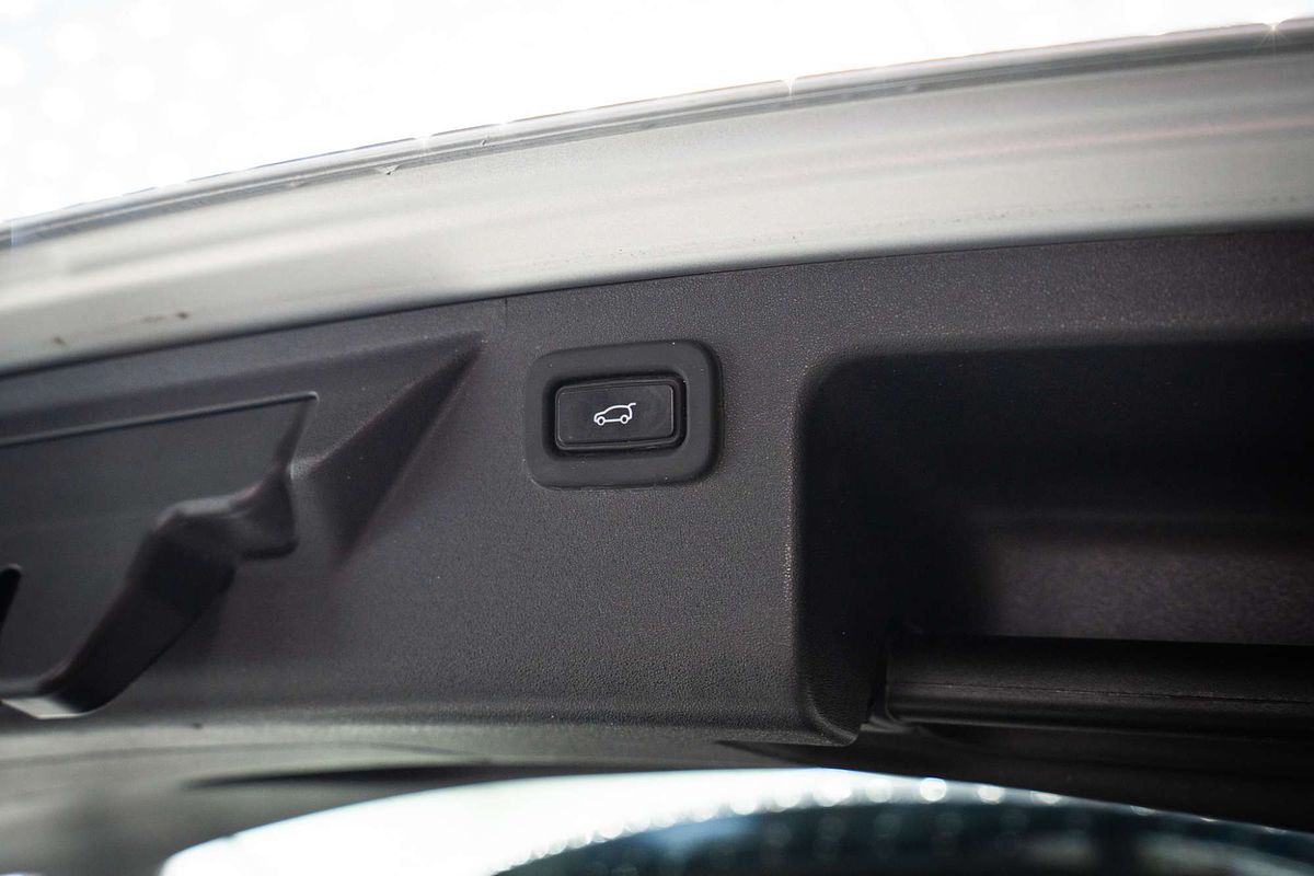 2020 Land Rover Discovery Sport D150 S L550