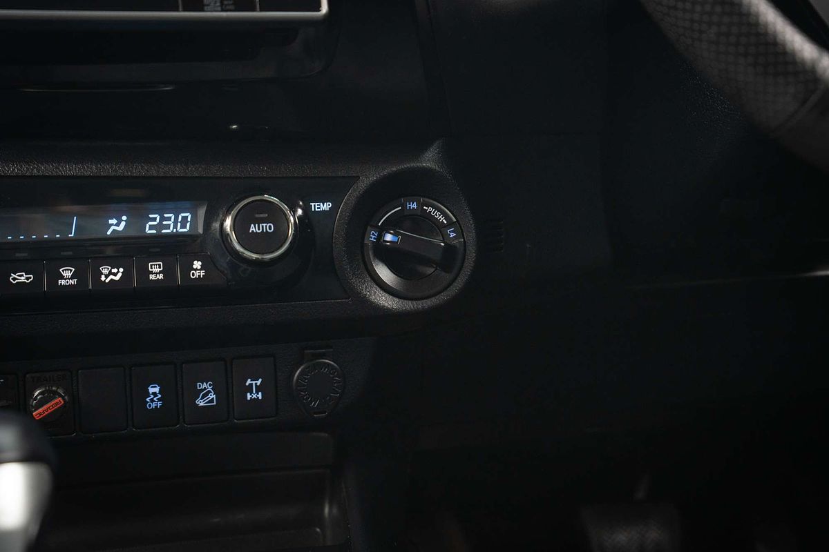 2015 Toyota Hilux SR5 GUN126R 4X4