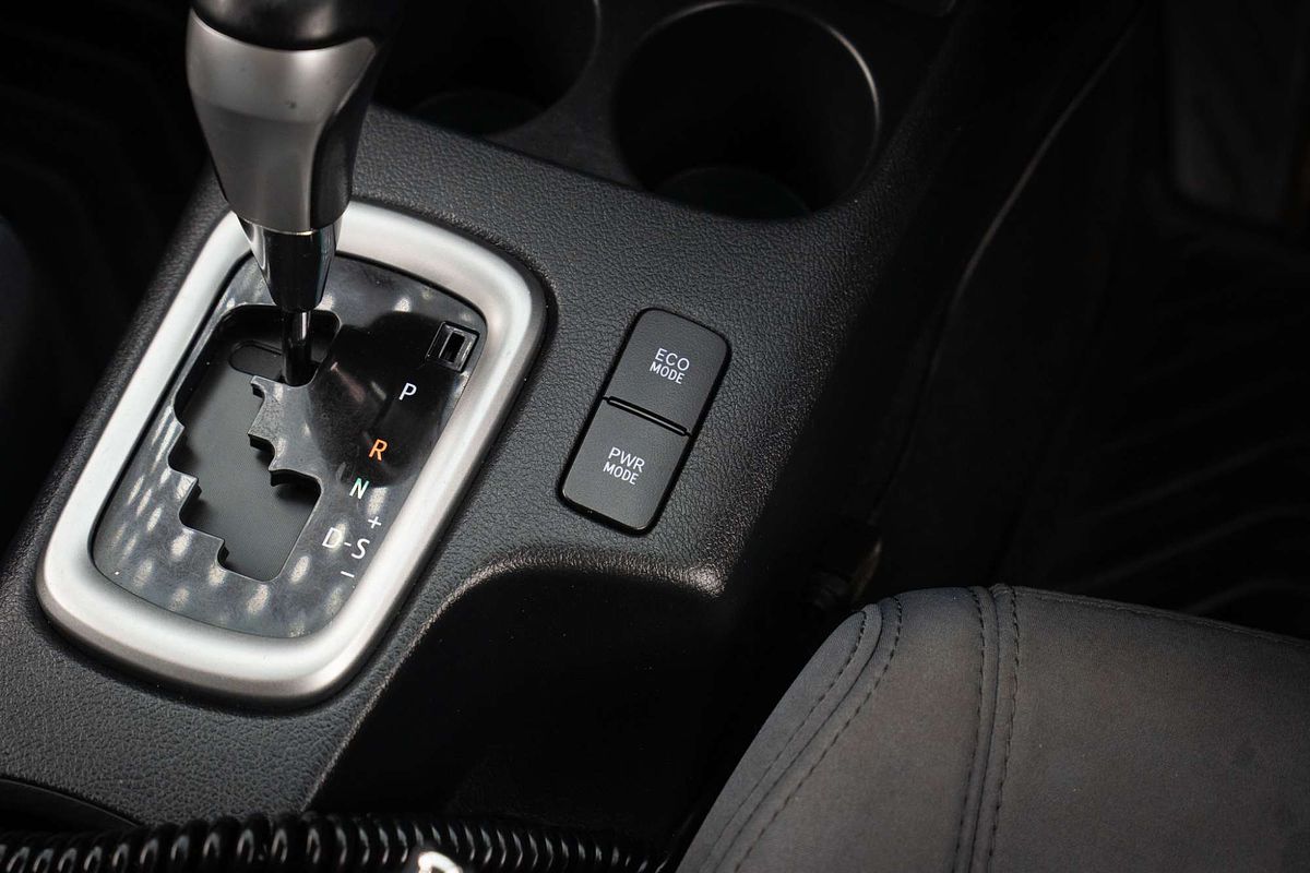 2015 Toyota Hilux SR5 GUN126R 4X4