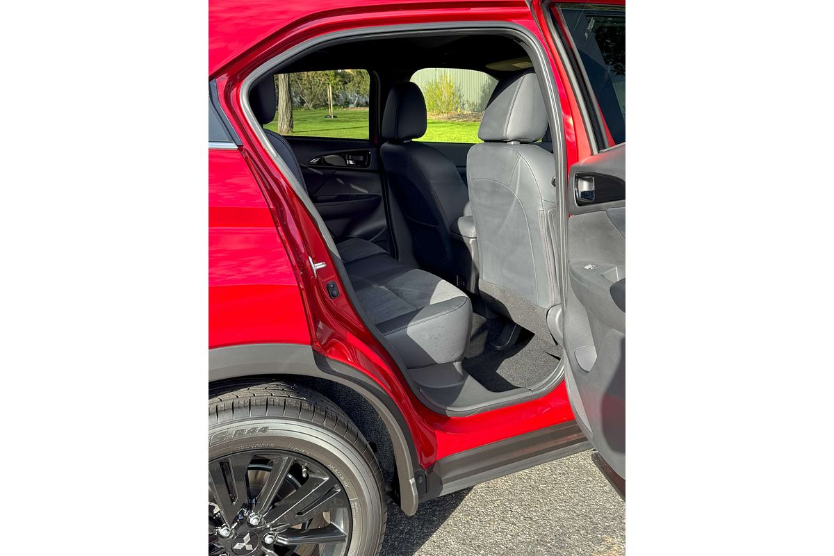 2024 Mitsubishi Eclipse Cross LS Black Edition YB