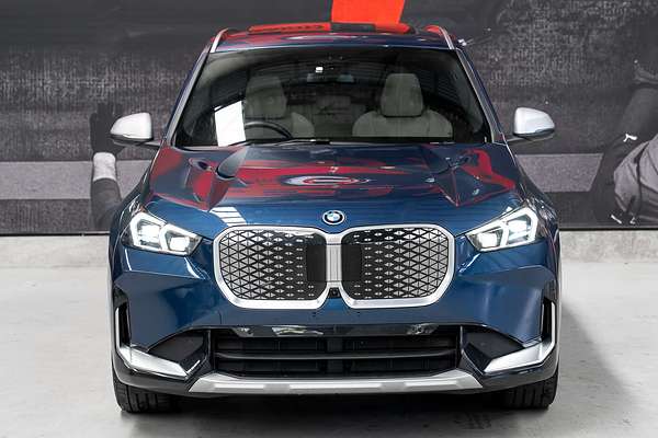 2024 BMW iX1 eDrive20 xLine U11