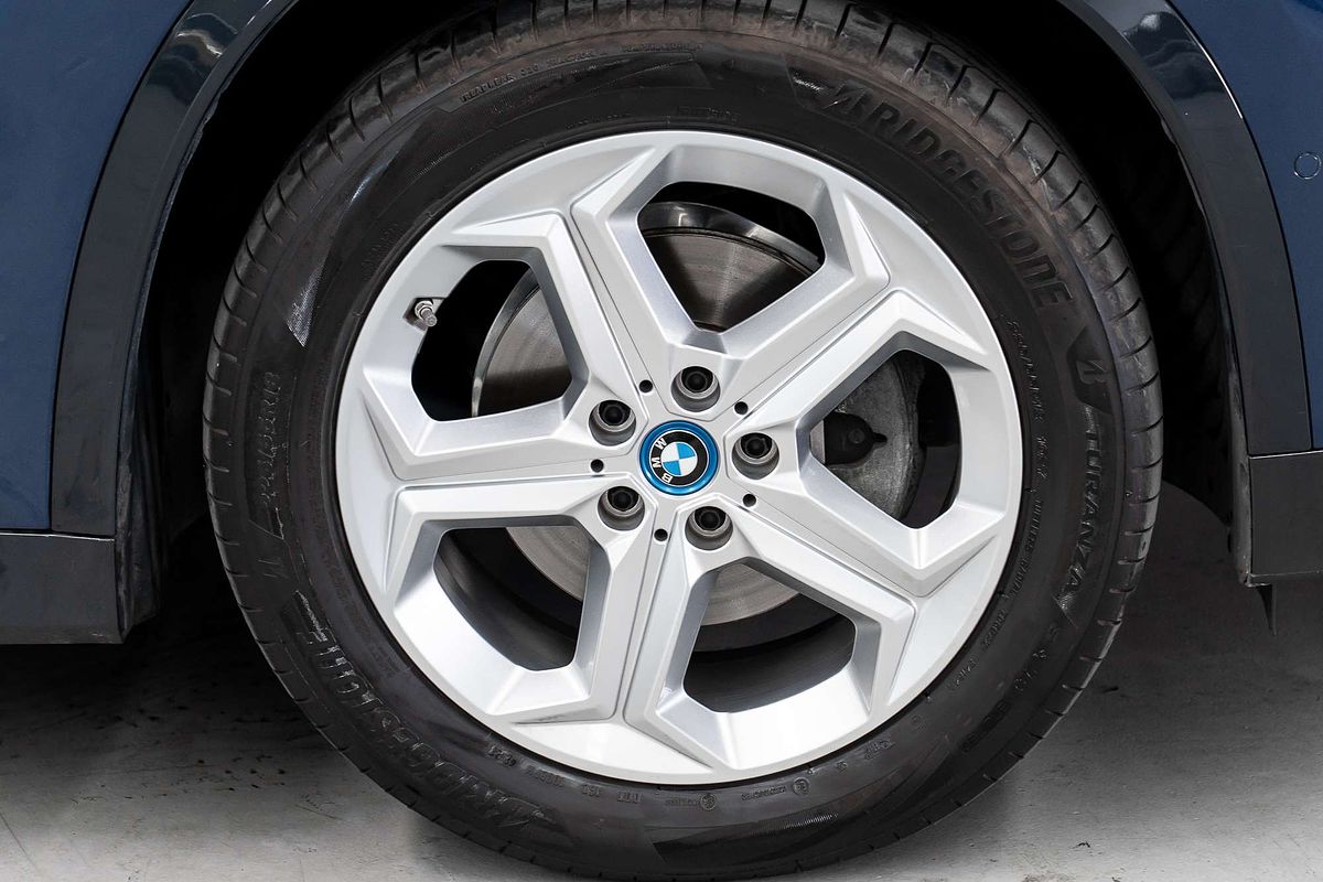 2024 BMW iX1 eDrive20 xLine U11