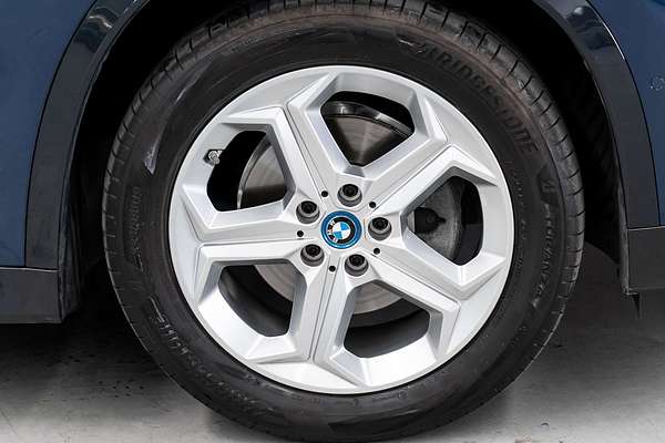 2024 BMW iX1 eDrive20 xLine U11