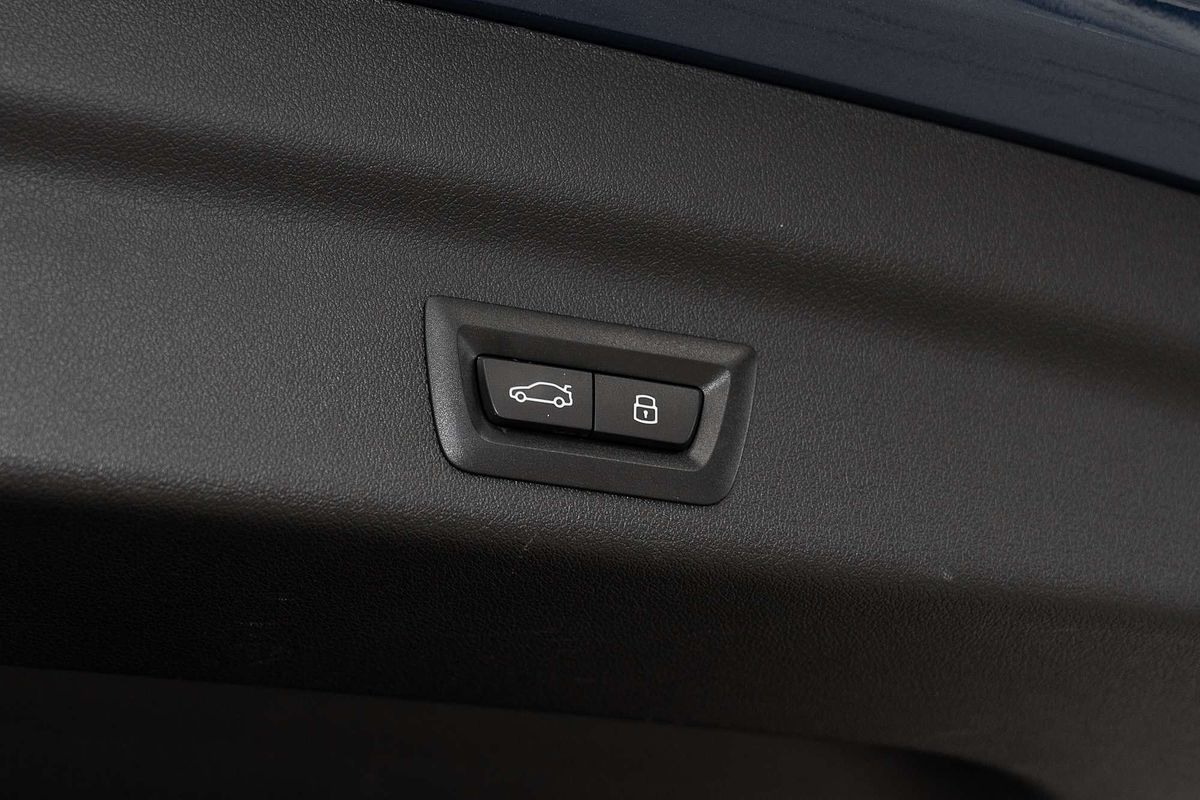 2024 BMW iX1 eDrive20 xLine U11