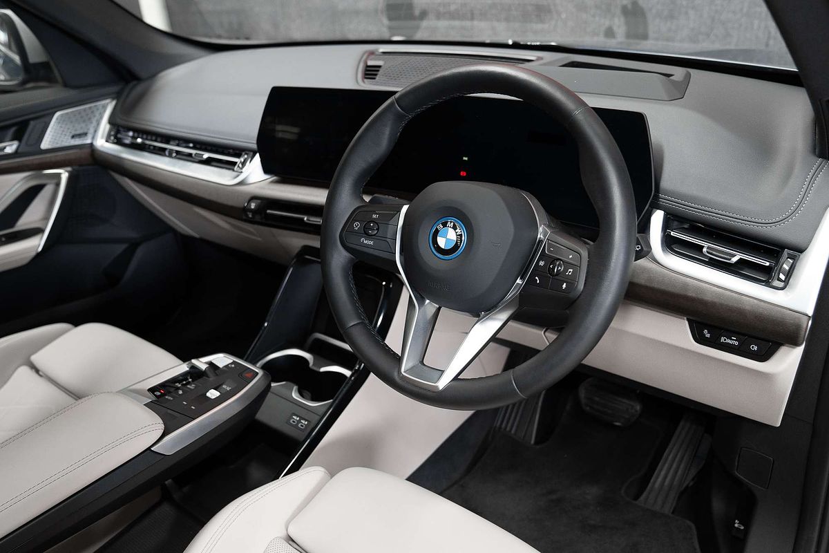 2024 BMW iX1 eDrive20 xLine U11