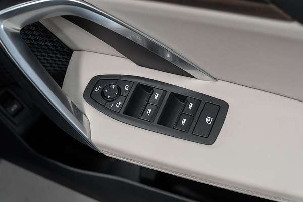 2024 BMW iX1 eDrive20 xLine U11