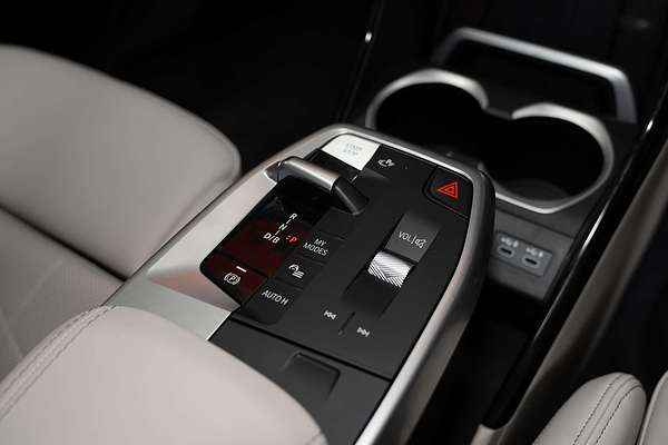 2024 BMW iX1 eDrive20 xLine U11