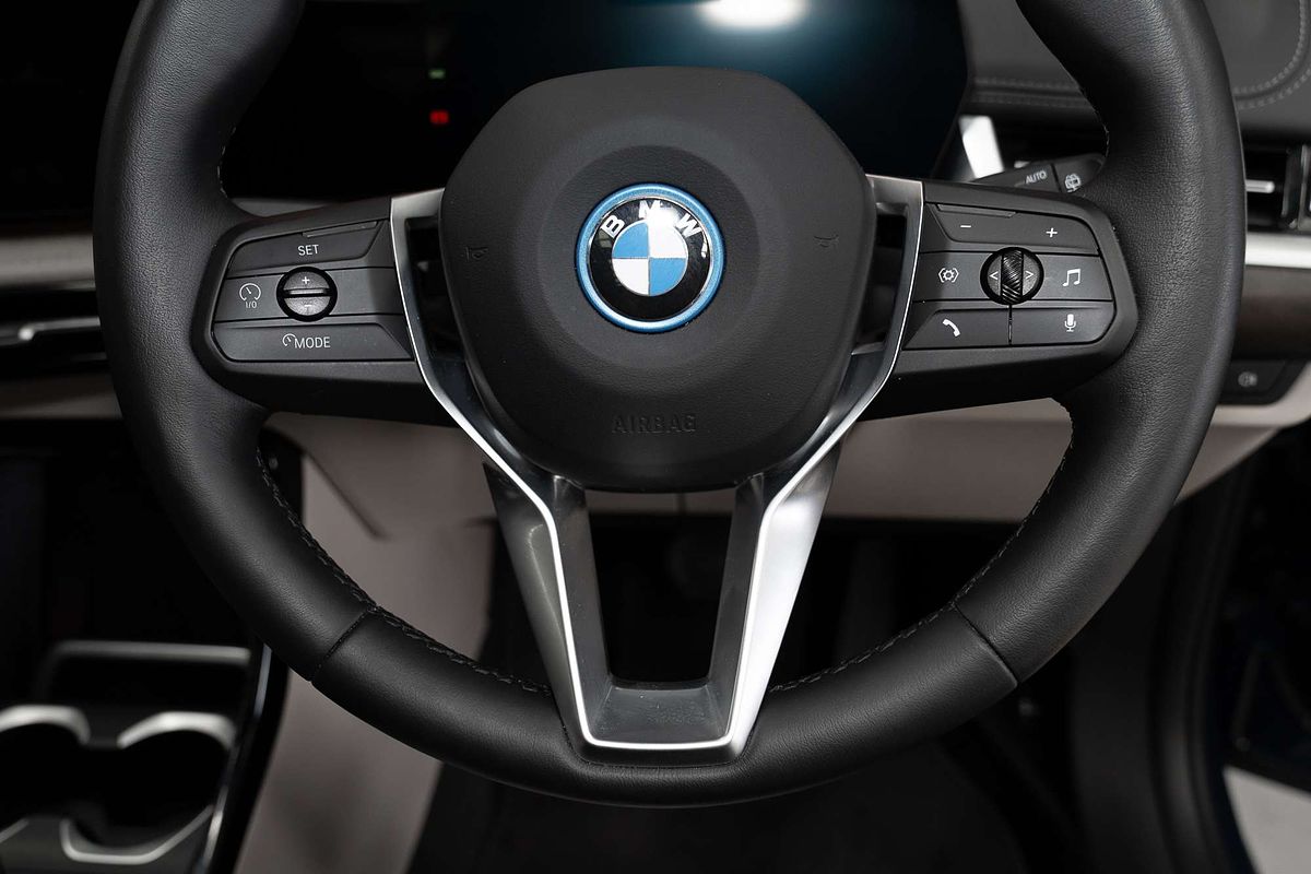 2024 BMW iX1 eDrive20 xLine U11