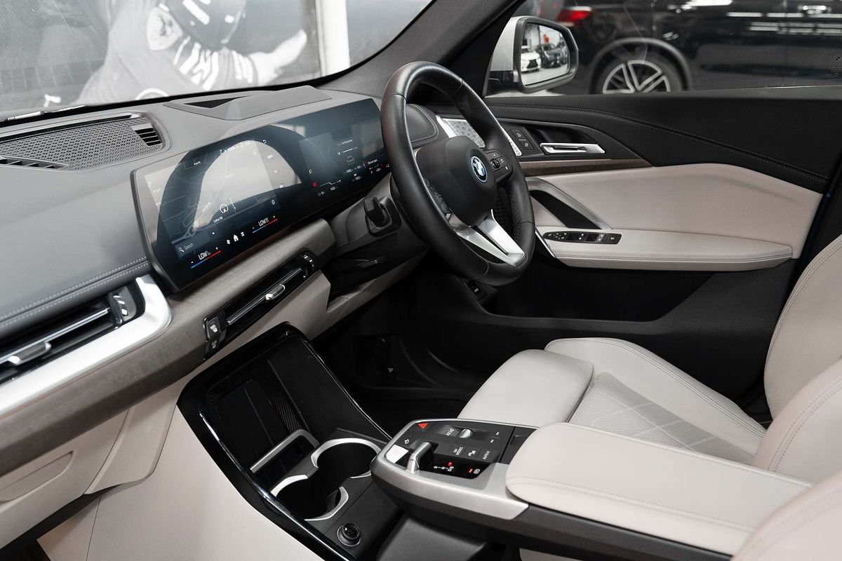 2024 BMW iX1 eDrive20 xLine U11
