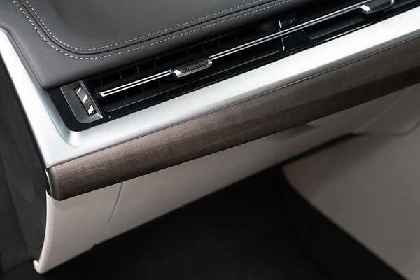 2024 BMW iX1 eDrive20 xLine U11