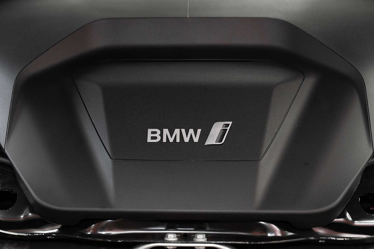 2024 BMW iX1 eDrive20 xLine U11