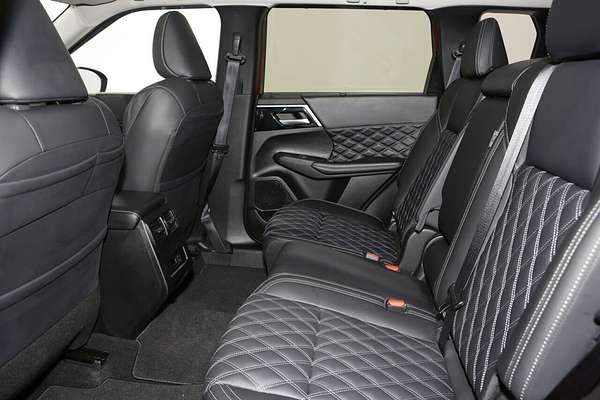 2024 Mitsubishi Outlander Exceed ZM