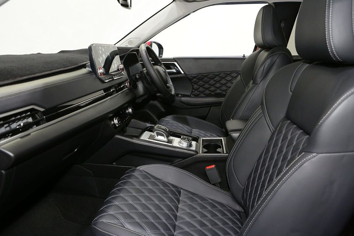 2024 Mitsubishi Outlander Exceed ZM
