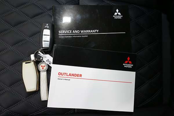 2024 Mitsubishi Outlander Exceed ZM