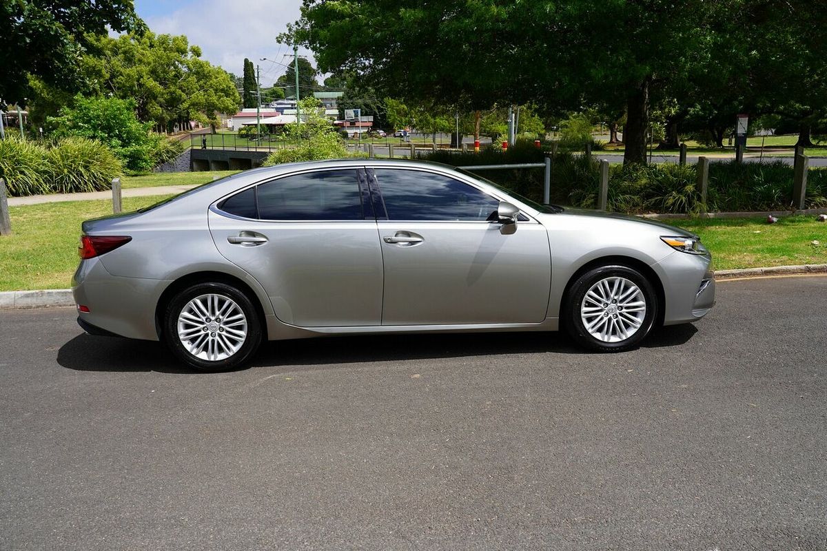 2016 Lexus ES Luxury GSV60R MY16