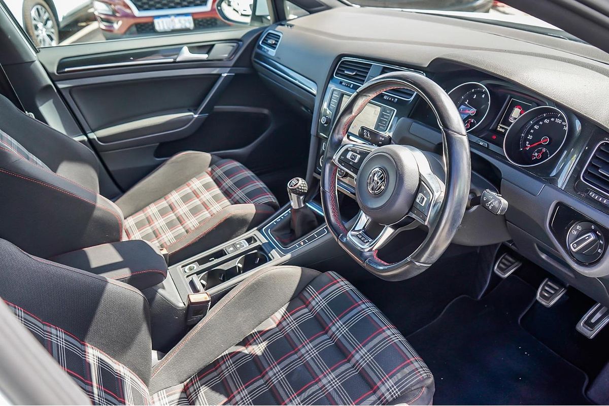 2016 Volkswagen Golf GTI 7