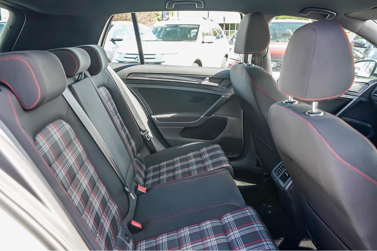 2016 Volkswagen Golf GTI 7