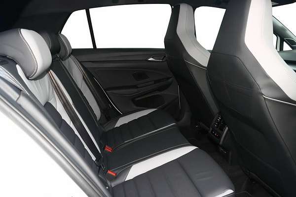 2025 Volkswagen Golf 110TSI R-Line 8.5