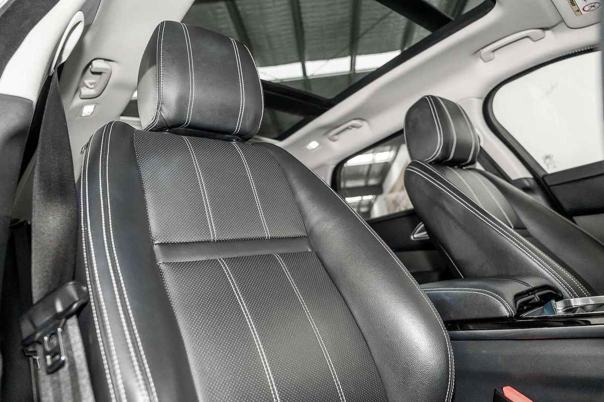 2019 Land Rover Range Rover Velar P250 L560