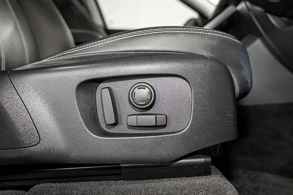 2019 Land Rover Range Rover Velar P250 L560